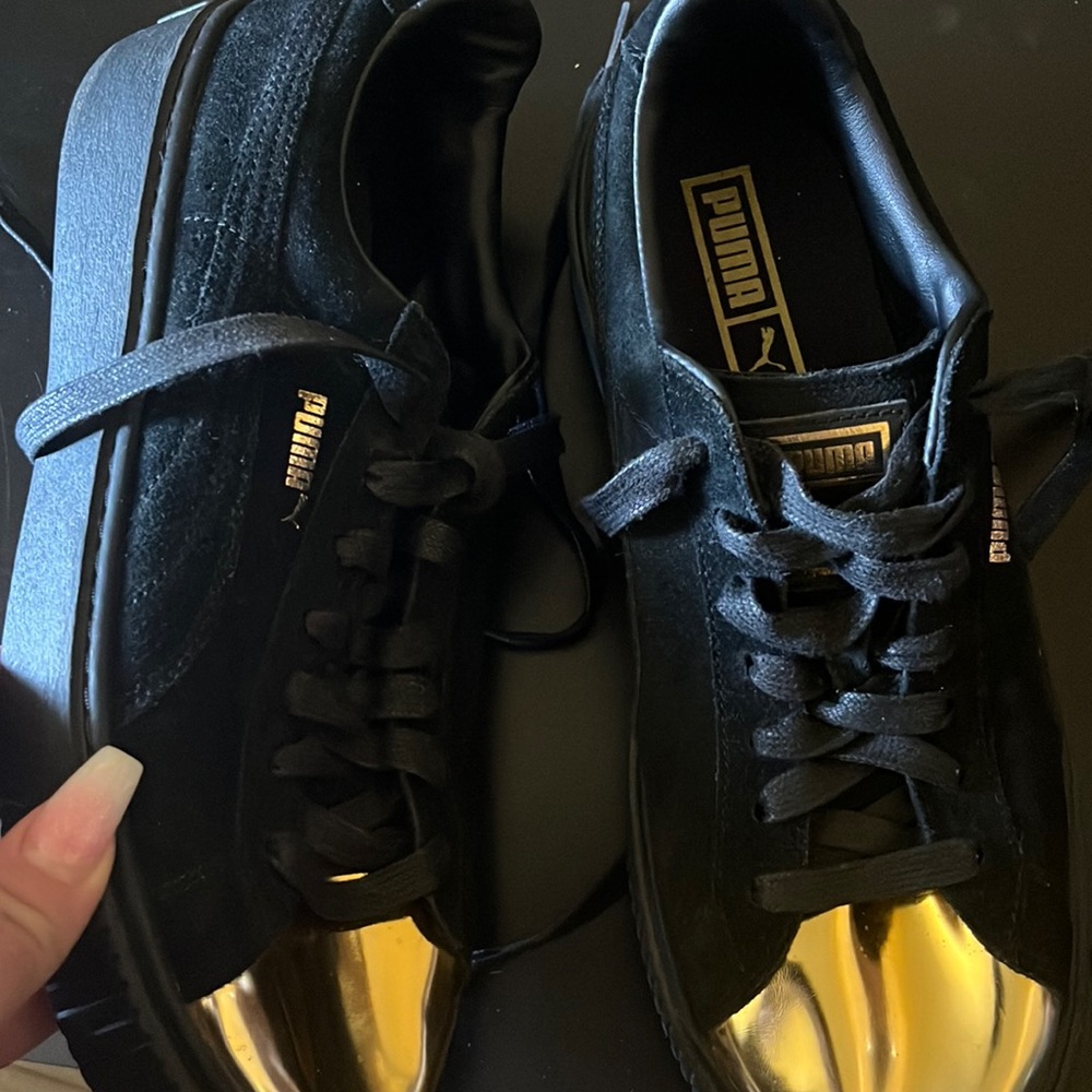 Puma shoes brand new never worn size 9